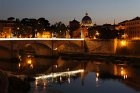 Le pont Victor-Emmanuel II sur le Tibre et le dôme de la basilique Saint-Pierre