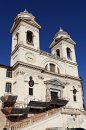 L'église de la Trinité-des-Monts dominant la place d'Espagne