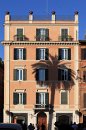 Un immeuble sur la place d'Espagne
