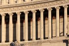 Détail sur les colonnes du monument à Victor-Emmanuel II