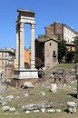 Vestiges romains devant le théâtre de Marcellus