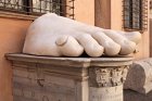 Statue dans la cour intérieure du palais des Conservateurs