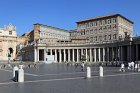 Le Vatican : place Saint-Pierre, colonnade et palais du Vatican