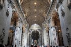 Le Vatican : nef de la basilique Saint-Pierre