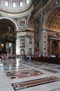 Le Vatican : nef de la basilique Saint-Pierre