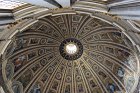 Le Vatican : contreplongée sur le dôme de la basilique Saint-Pierre