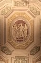 Plafond richement décoré d'une galerie du musée du Vatican