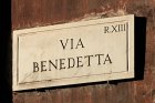 Plaque de rue dans le quartier du Trastevere
