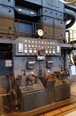 Pupitre de commande dans la salle des machines