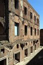Façade sur l'ancienne rue du marché de Trajan